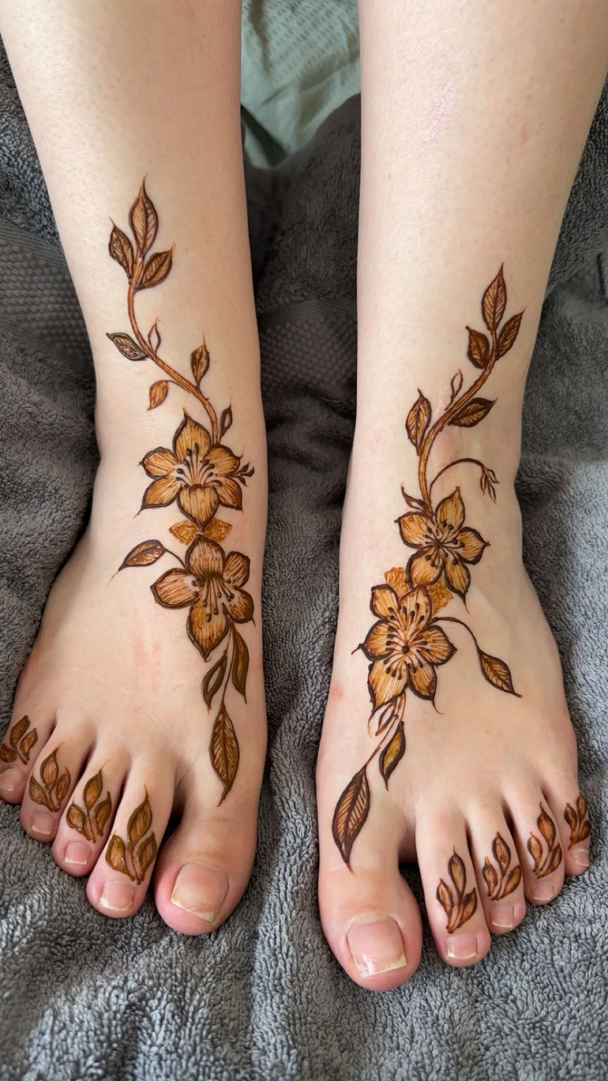 Floral henna on feet