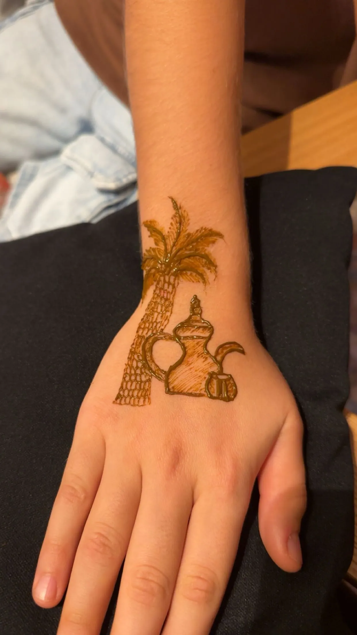 Palm tree and dallah coffee pot henna for a child in Dubai